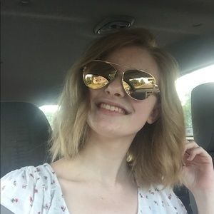 Meet your Posher, Alyssa